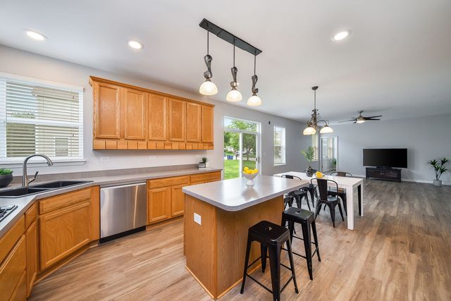 298 Fairhaven Drive, St. Charles, IL 60175