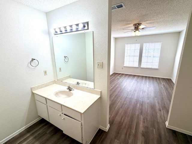 11983 Bob White Drive 844, Houston, TX 77035