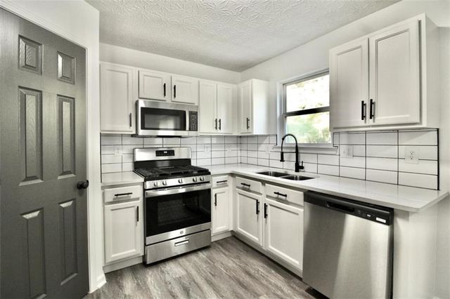9515 Lakeview Road, Union City, GA 30291