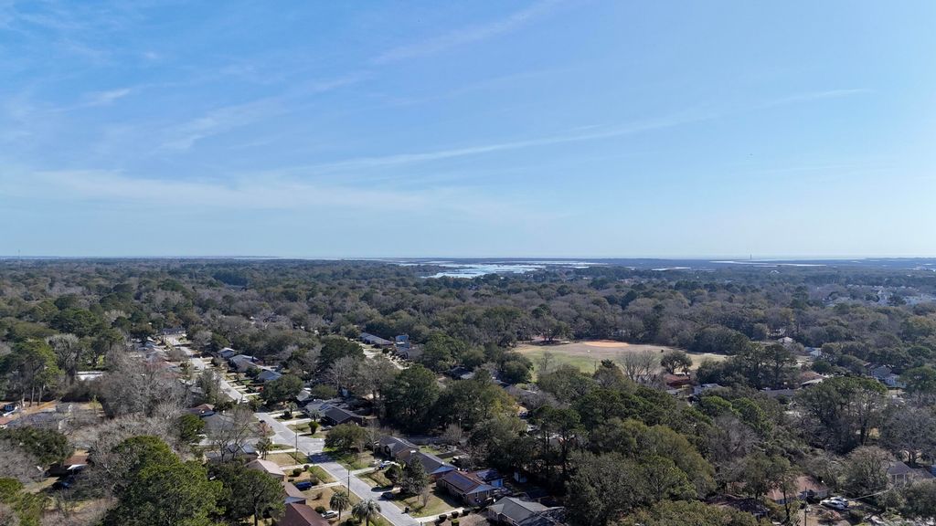 Image 4 of property listing at 1438 Folly Road, Charleston, SC 29412