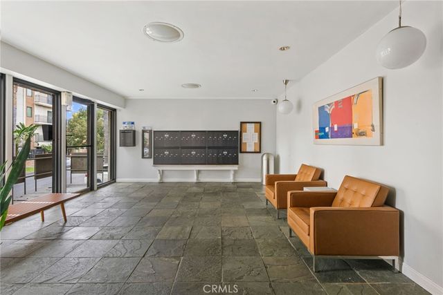 320 S Gramercy Place 302, Los Angeles, CA 90020