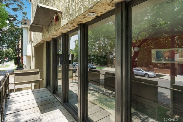 320 S Gramercy Place 302, Los Angeles, CA 90020