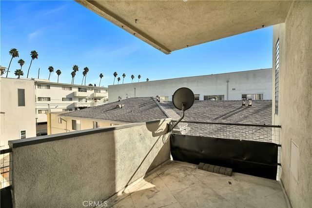 320 S Gramercy Place 302, Los Angeles, CA 90020