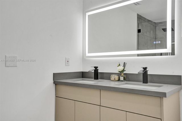 1010 N 16th Avenue, Hollywood, FL 33020