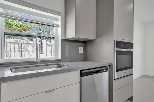 1010 N 16th Avenue, Hollywood, FL 33020