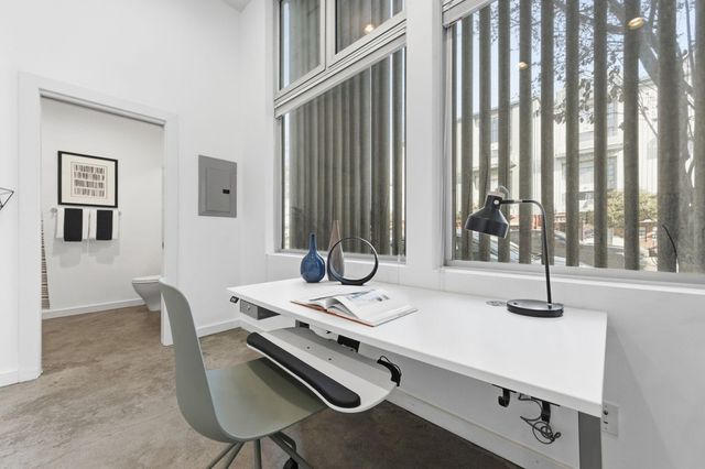 857 857 W Grand Ave, Oakland, CA 94607