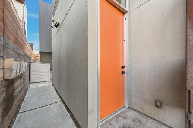 857 857 W Grand Ave, Oakland, CA 94607