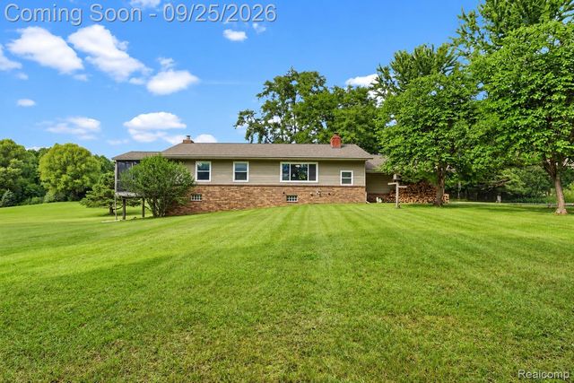 6776 Farley Road, Putnam Township, MI 48169
