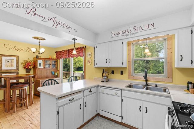 6776 Farley Road, Putnam Township, MI 48169