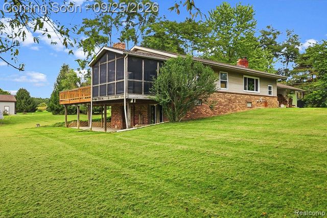 6776 Farley Road, Putnam Township, MI 48169