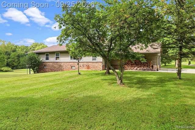 6776 Farley Road, Putnam Township, MI 48169