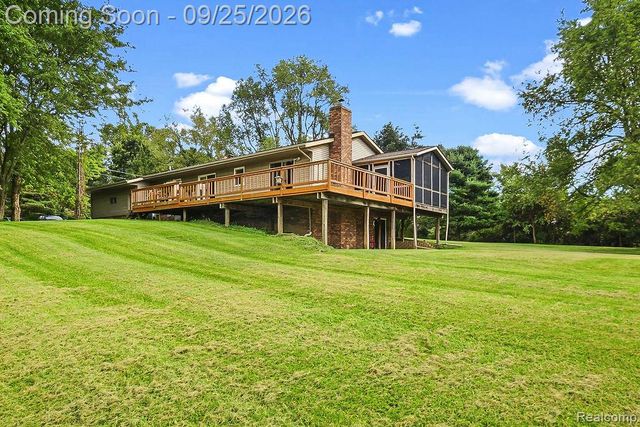 6776 Farley Road, Putnam Township, MI 48169