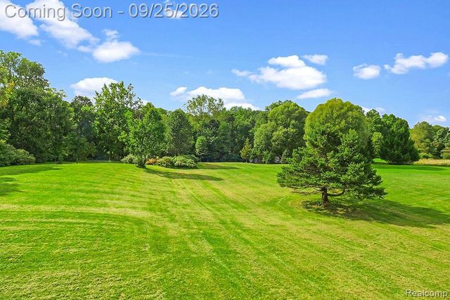 6776 Farley Road, Putnam Township, MI 48169