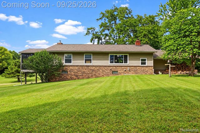 6776 Farley Road, Putnam Township, MI 48169