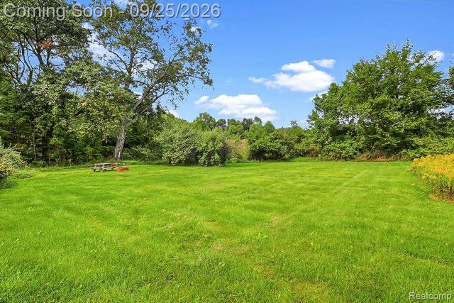 6776 Farley Road, Putnam Township, MI 48169