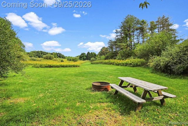 6776 Farley Road, Putnam Township, MI 48169