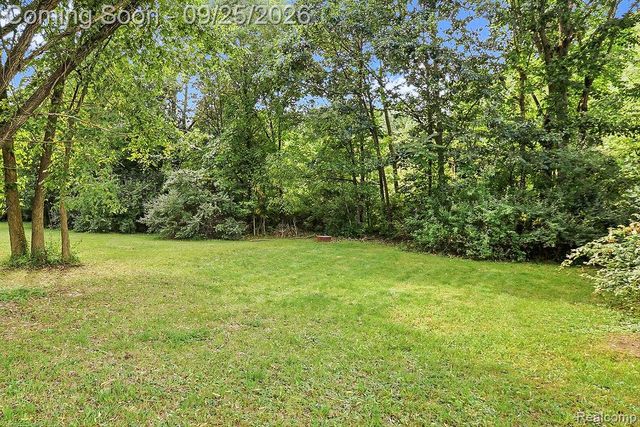 6776 Farley Road, Putnam Township, MI 48169