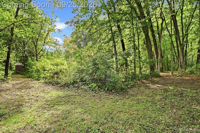 6776 Farley Road, Putnam Township, MI 48169