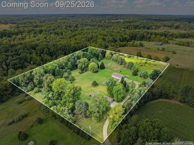 6776 Farley Road, Putnam Township, MI 48169