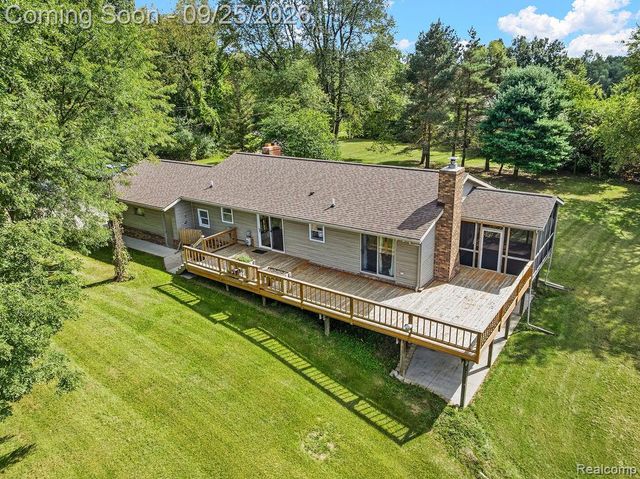 6776 Farley Road, Putnam Township, MI 48169