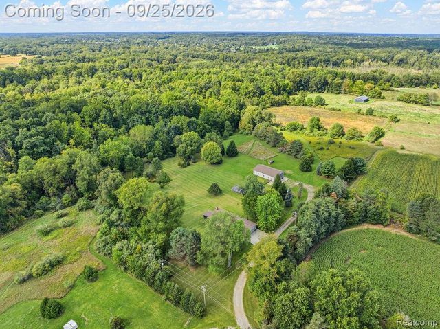 6776 Farley Road, Putnam Township, MI 48169