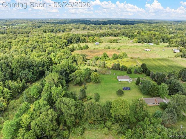 6776 Farley Road, Putnam Township, MI 48169