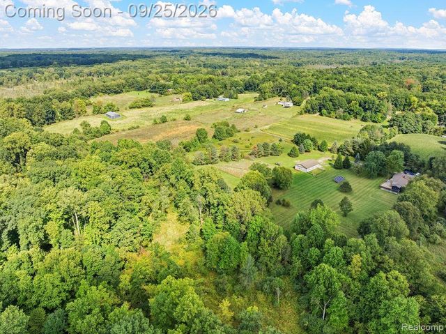 6776 Farley Road, Putnam Township, MI 48169