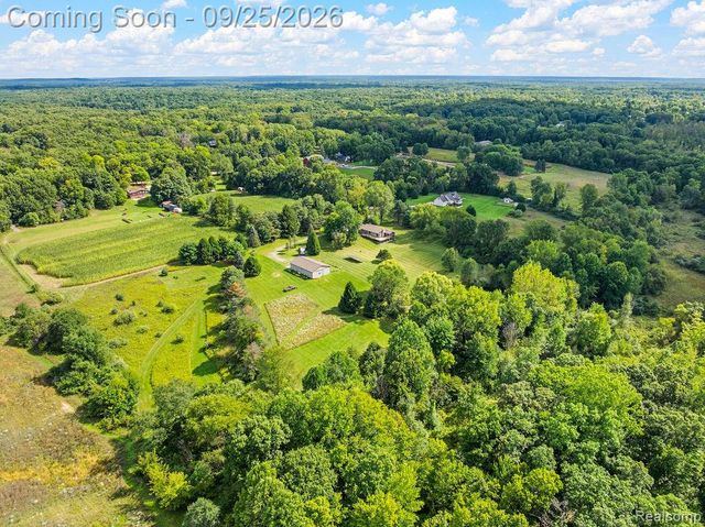 6776 Farley Road, Putnam Township, MI 48169