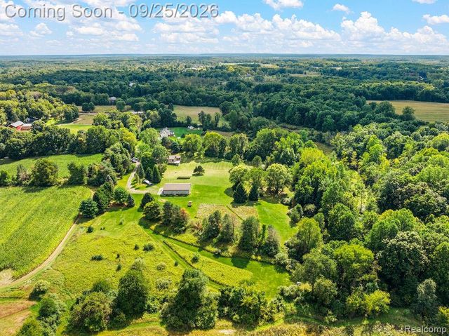 6776 Farley Road, Putnam Township, MI 48169