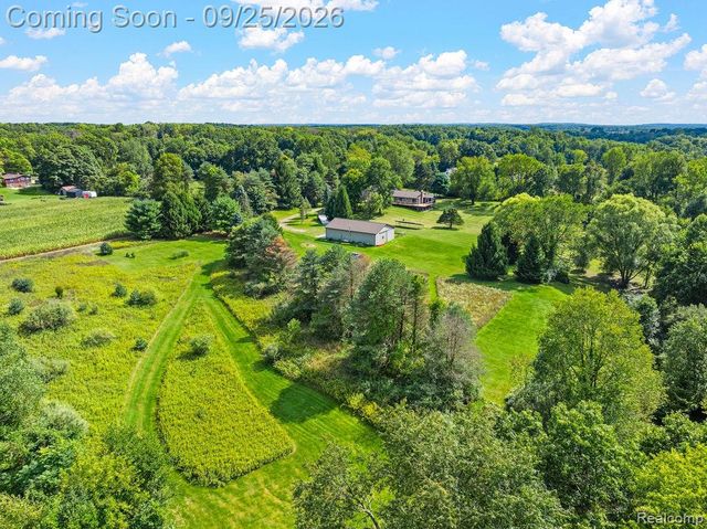 6776 Farley Road, Putnam Township, MI 48169