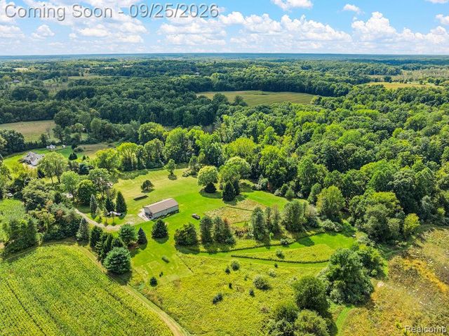 6776 Farley Road, Putnam Township, MI 48169