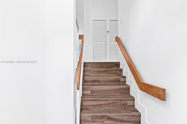 15569 N Miami Lakeway N 205-16, Miami Lakes, FL 33014