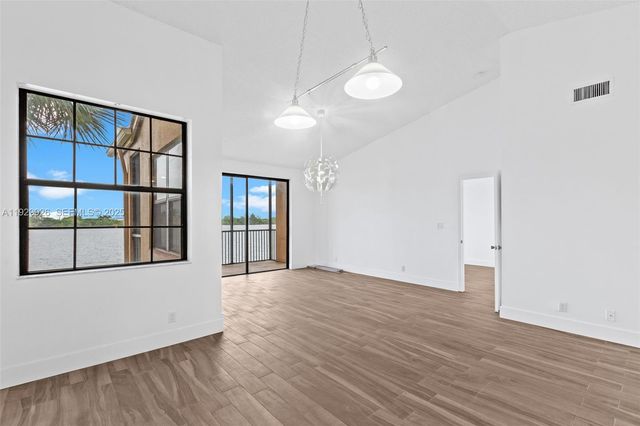 15569 N Miami Lakeway N 205-16, Miami Lakes, FL 33014