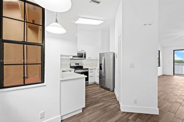 15569 N Miami Lakeway N 205-16, Miami Lakes, FL 33014