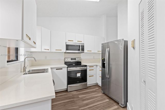 15569 N Miami Lakeway N 205-16, Miami Lakes, FL 33014