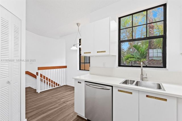 15569 N Miami Lakeway N 205-16, Miami Lakes, FL 33014