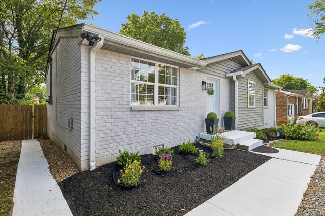 3236 Briarwick Dr, Nashville, TN 37218