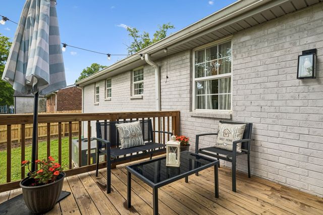 3236 Briarwick Dr, Nashville, TN 37218
