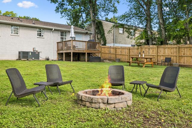3236 Briarwick Dr, Nashville, TN 37218