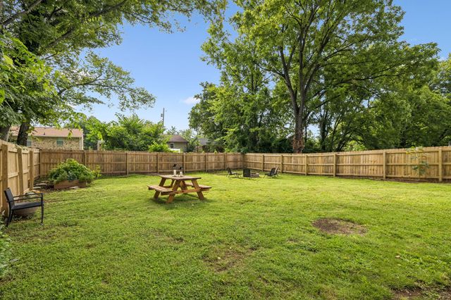 3236 Briarwick Dr, Nashville, TN 37218