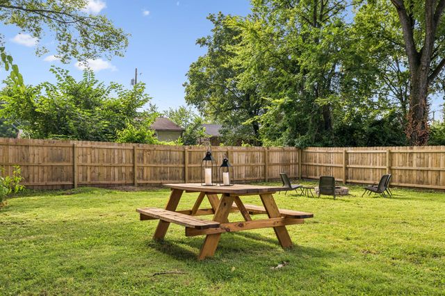 3236 Briarwick Dr, Nashville, TN 37218