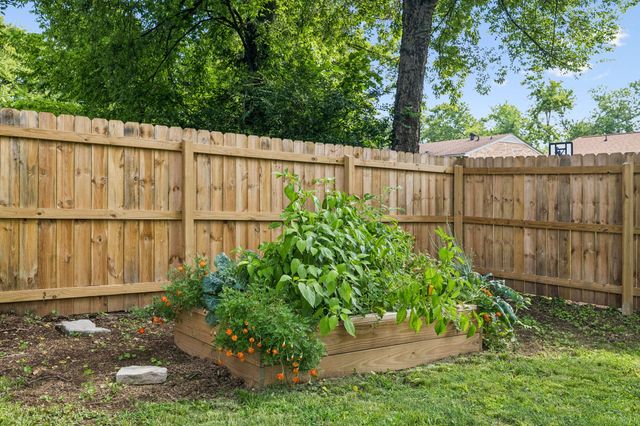 3236 Briarwick Dr, Nashville, TN 37218