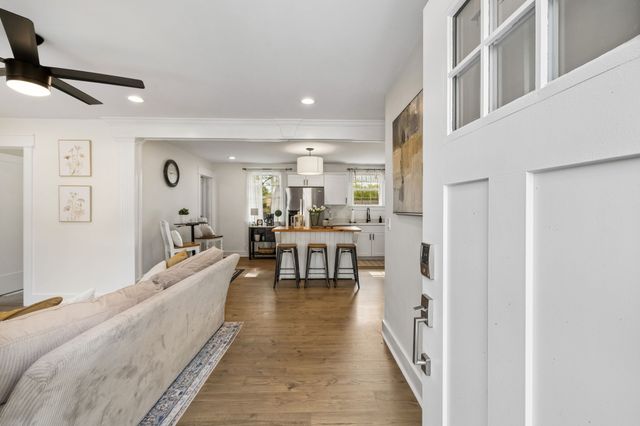3236 Briarwick Dr, Nashville, TN 37218