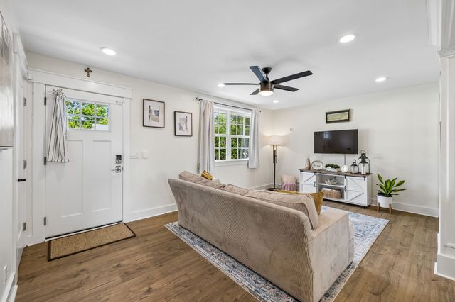 3236 Briarwick Dr, Nashville, TN 37218