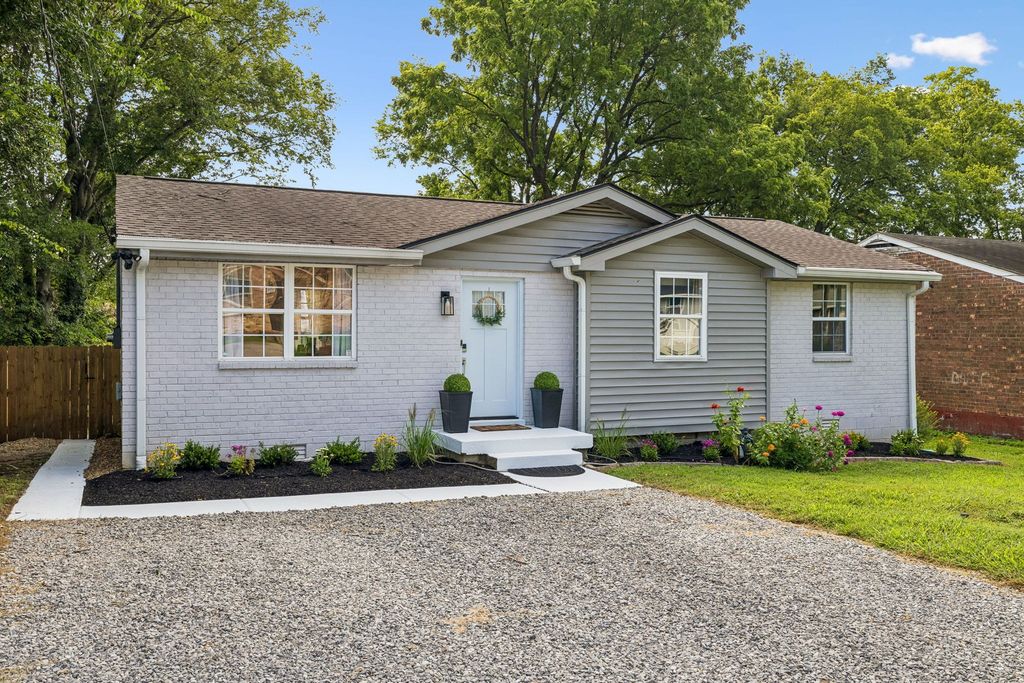 3236 Briarwick Dr, Nashville, TN 37218