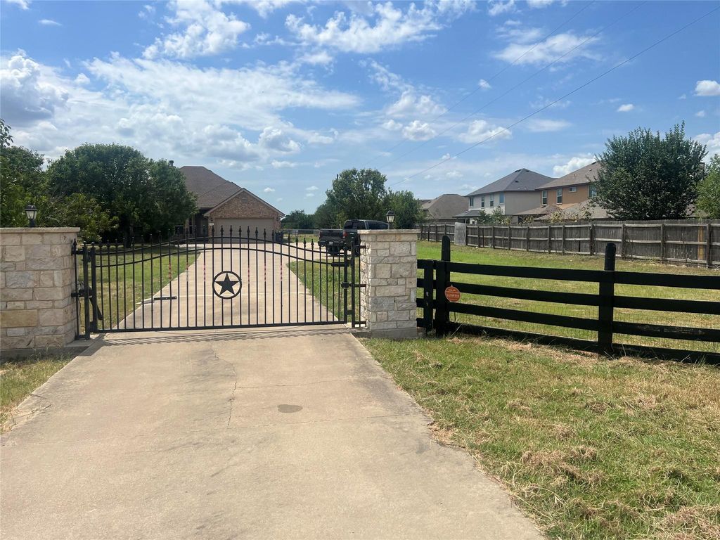 1100 County Road 313 RD, Jarrell, TX 76537
