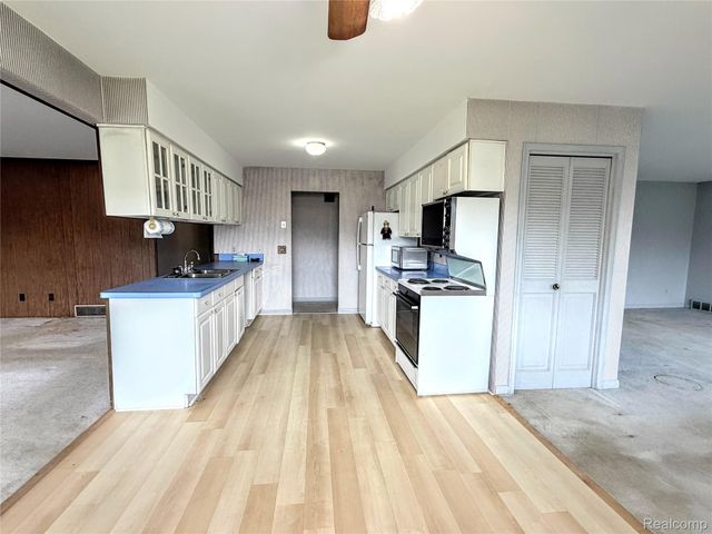 8079 Farley Road, Putnam Township, MI 48169