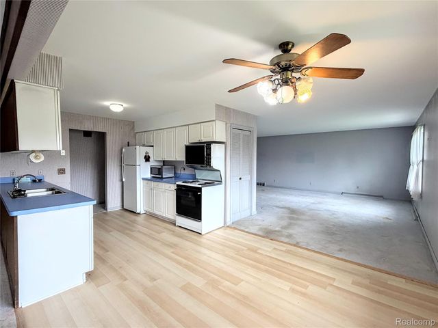 8079 Farley Road, Putnam Township, MI 48169