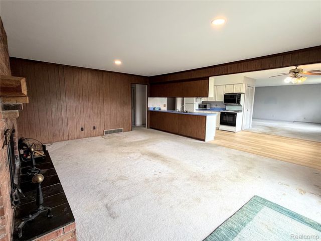 8079 Farley Road, Putnam Township, MI 48169