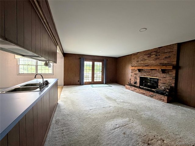 8079 Farley Road, Putnam Township, MI 48169